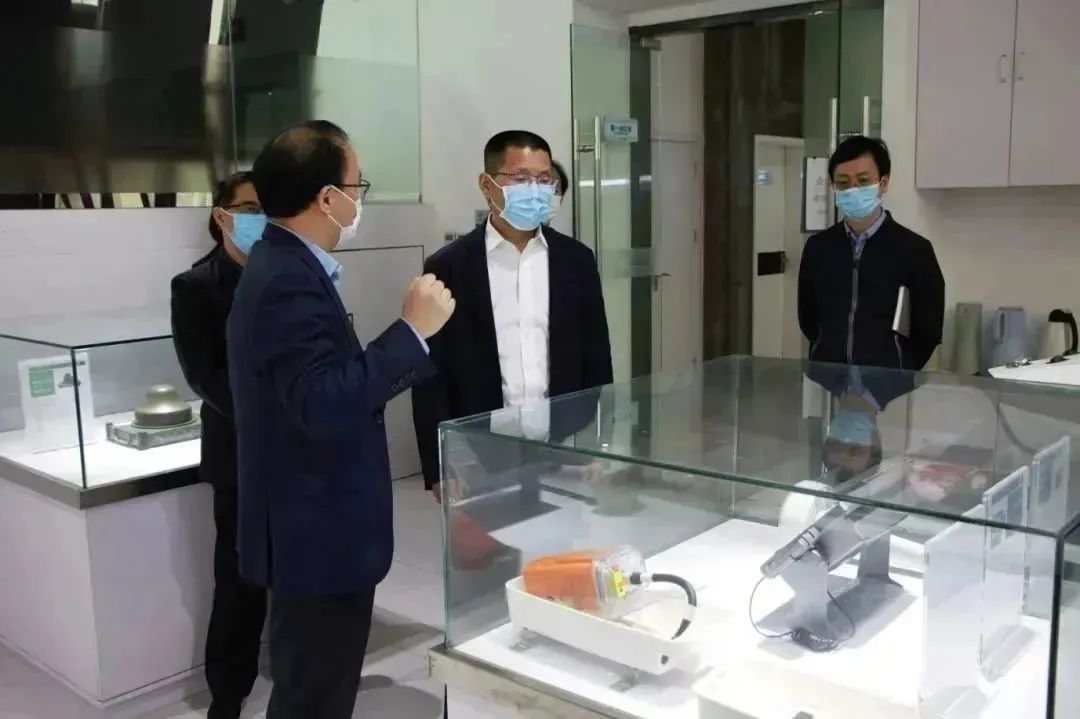 上海市政府辦公廳 上海市大數(shù)據(jù)中心領(lǐng)導(dǎo)蒞臨普適考察調(diào)研 讓大數(shù)據(jù)為智慧城市建設(shè)插上翅膀(圖2)