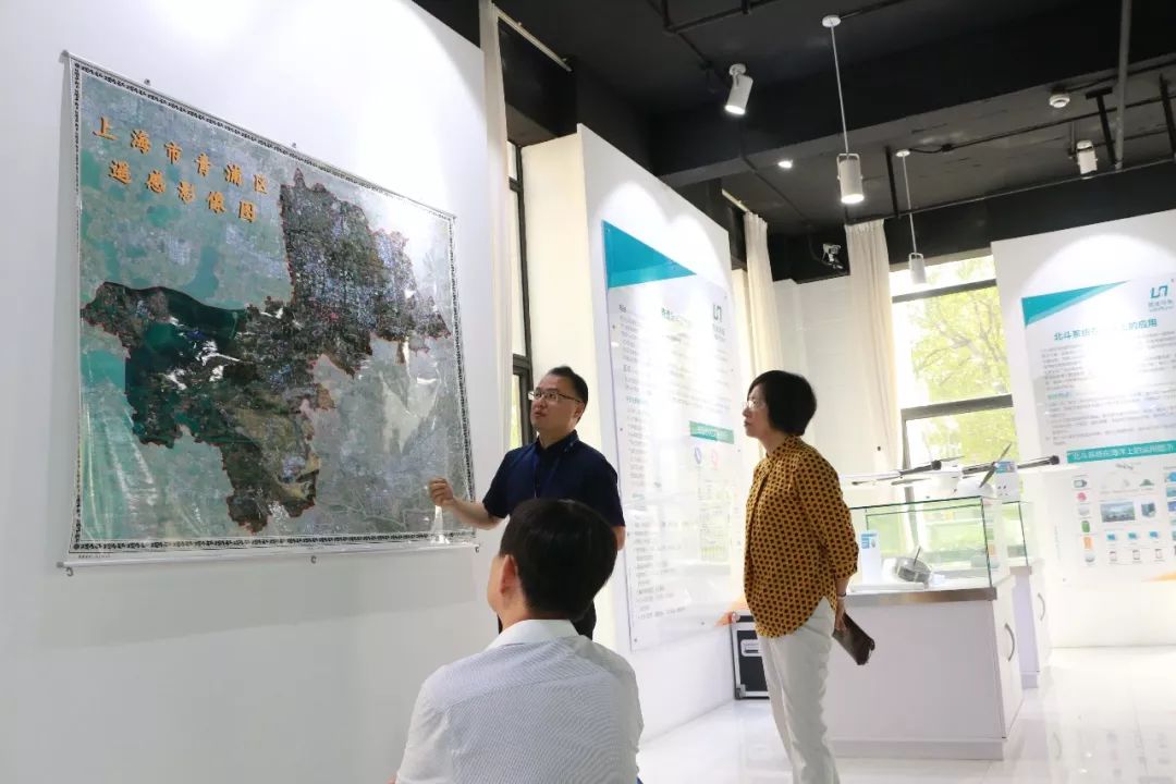 上海市青浦區(qū)政協(xié)主席李華桂一行蒞臨普適導航調(diào)研(圖2)