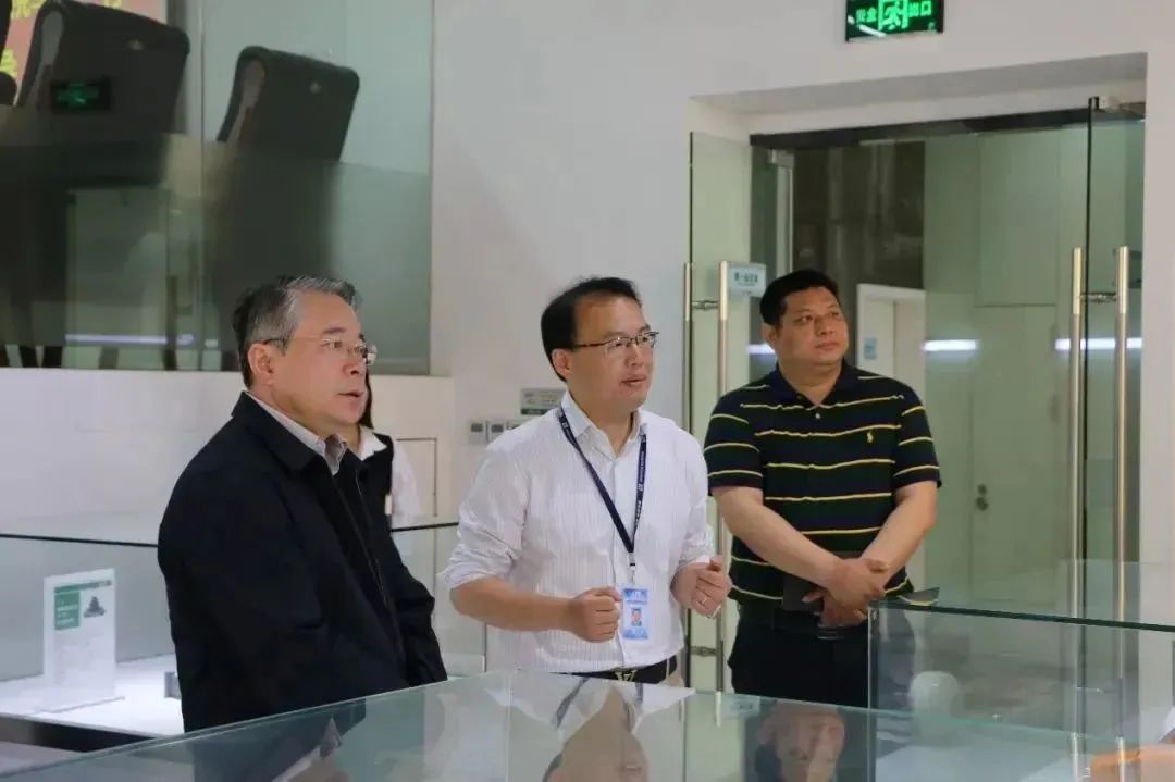 上海市閔行區(qū)政協(xié)主席祝學(xué)軍一行蒞臨普適導(dǎo)航調(diào)研(圖2)