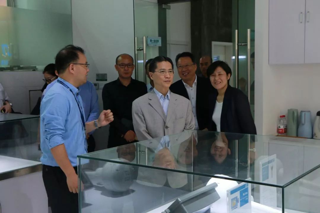 上海市政協(xié)副主席周漢民一行蒞臨普適導(dǎo)航調(diào)研(圖1)